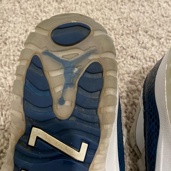 Kids Jordan 11 Low - Picture 11 of 13